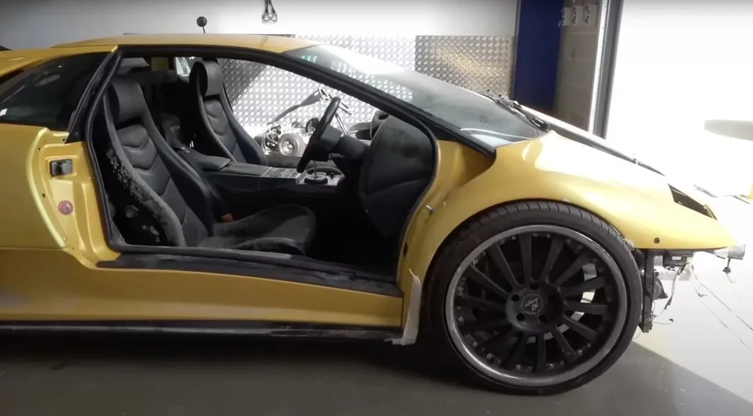 Злоумышленники угнали и повредили культовый суперкар Lamborghini за $350 000