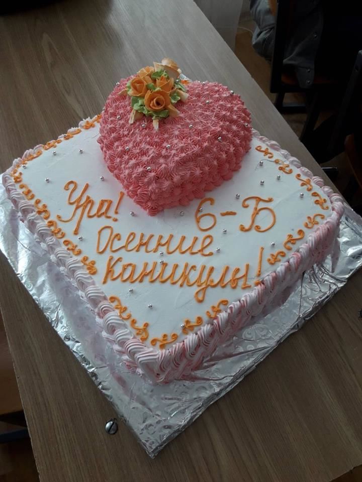 В харьковской школе девочку заставили смотреть, как ее одноклассники едят торт