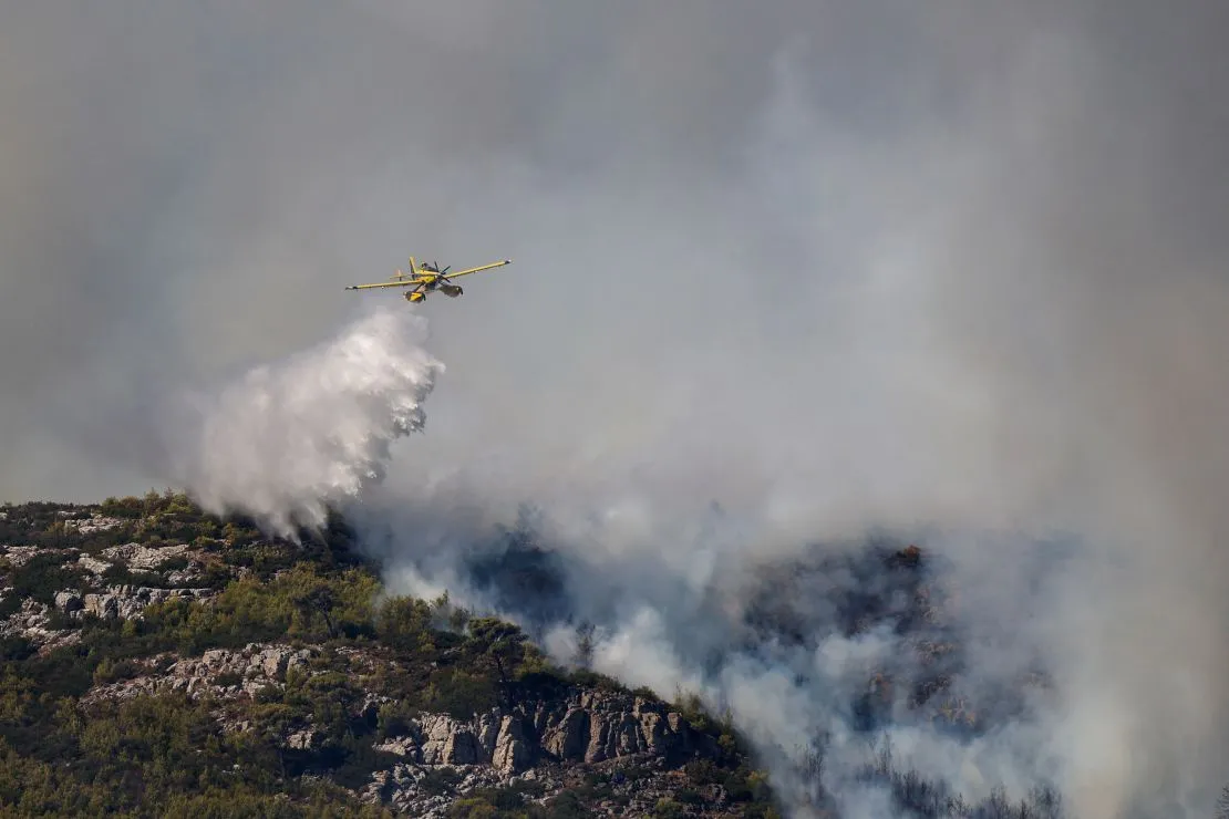 Incendiile din împrejurimile Atenei au fost stinse