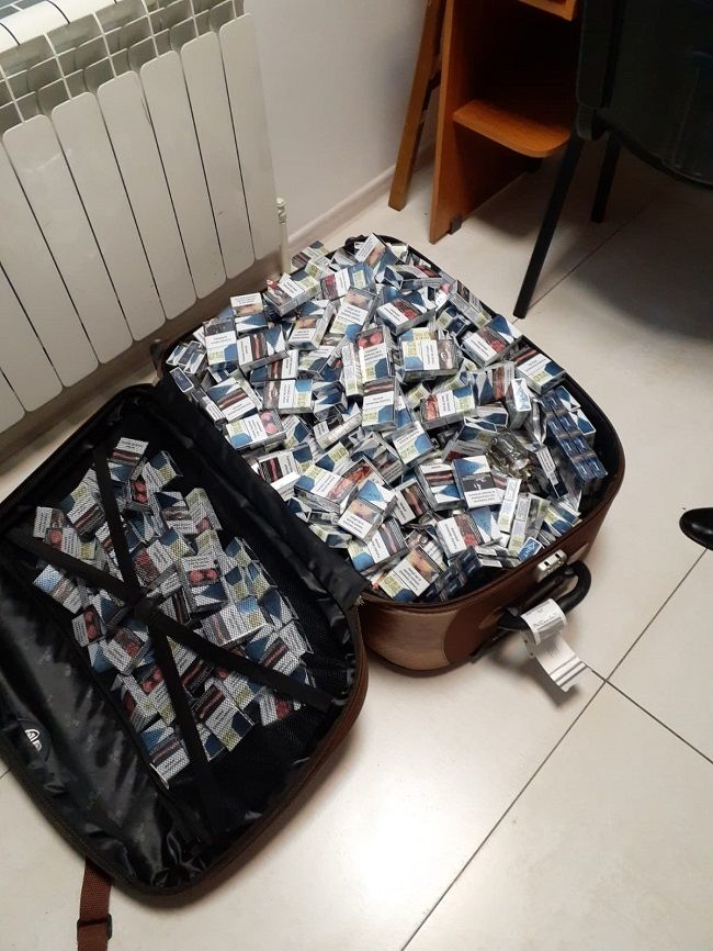 Более 37 тысяч незадекларированных сигарет изъяли таможенники за два дня