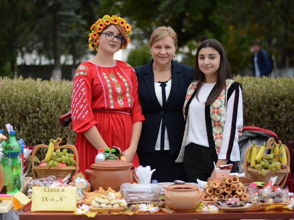 Ученики лицея „Оризонт” провели благотворительную ярмарку в помощь семьям высланных учителей