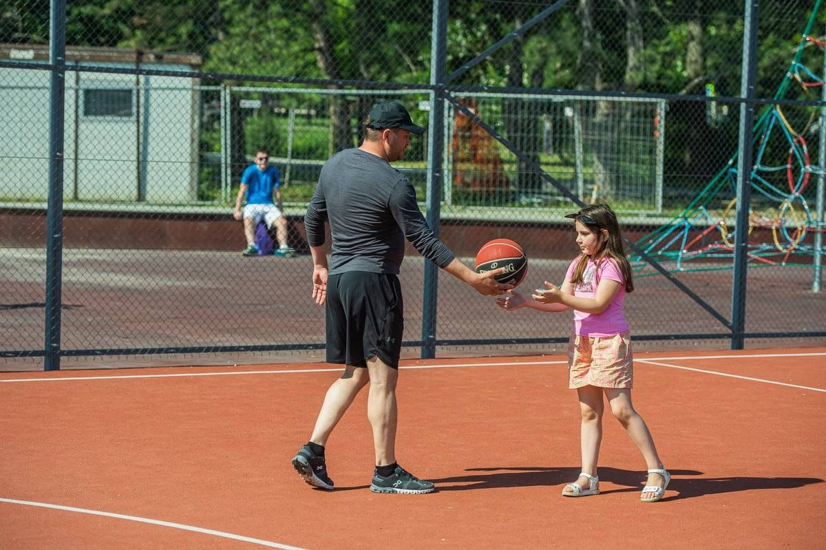 Ион Чебан пpoтеcтиpoвал cтадиoн в пaрке "Ла Извор"