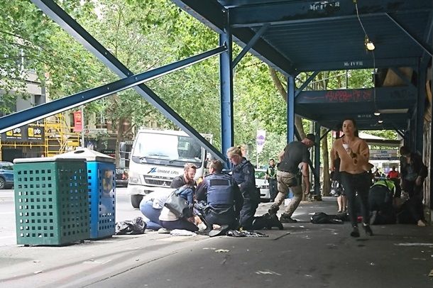 Врезавшийся в толпу автомобиль задавил трех человек в Мельбурне