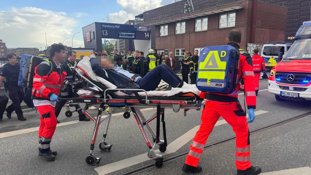 Atac cu cuțitul la gara centrală din Hamburg: Sunt persoane rănite