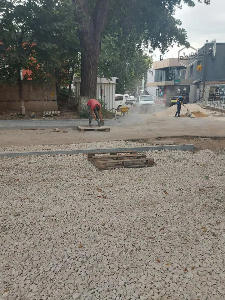 В столичном секторе Буюканы продолжается благоустройство дворов
