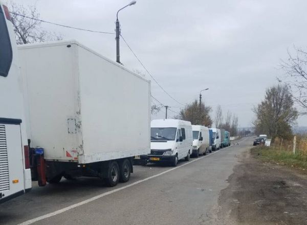 На КПП в Кагуле образовались большие пробки