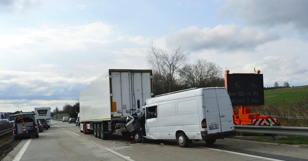Un microbuz din RM, implicat într-un grav accident în Cehia; La faţa locului au intervenit trei elicoptere