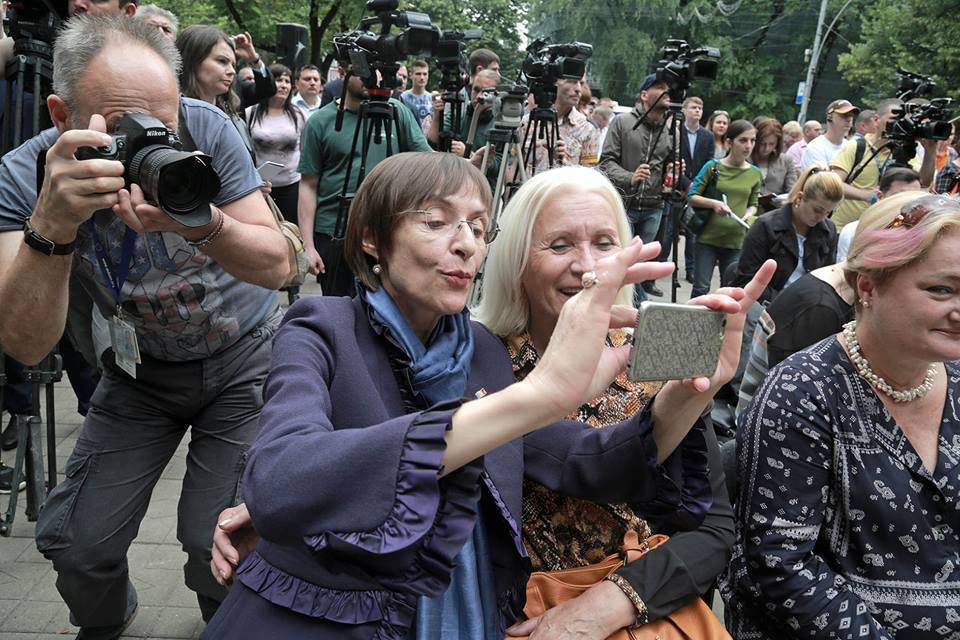 Корина Фусу во время доклада Киртоакэ делала селфи