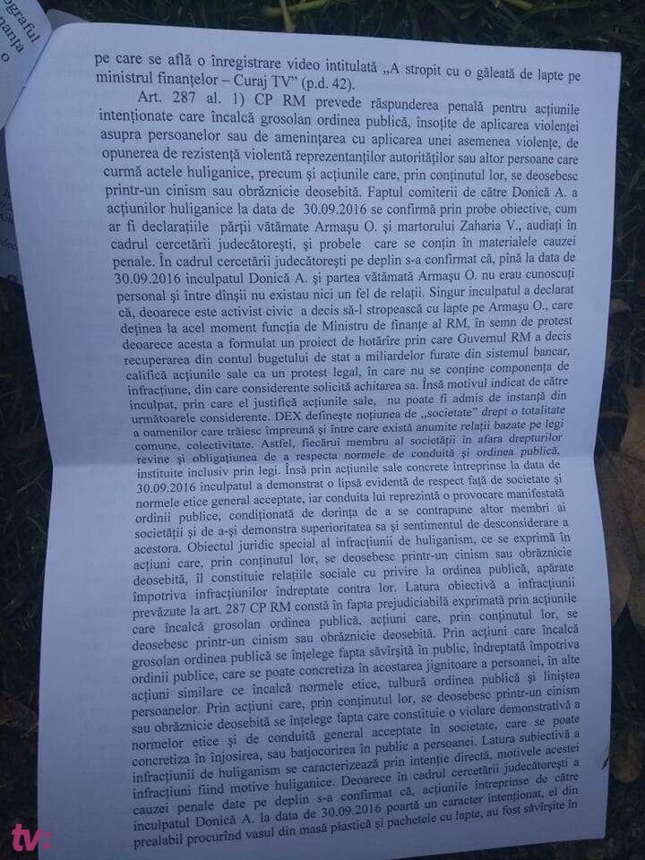 Активист, обливший молоком Армашу, получил год условно