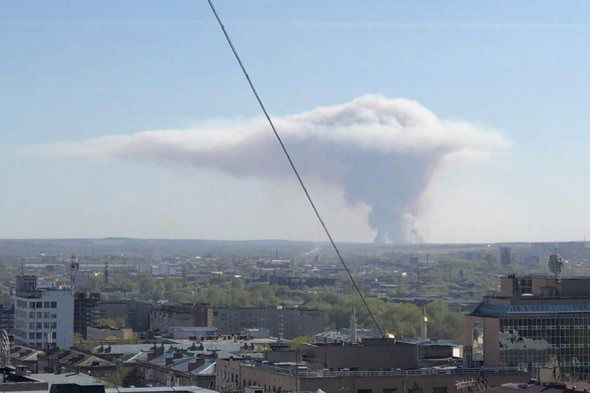 Взрывы снарядов в России: в небе образовался "гриб"