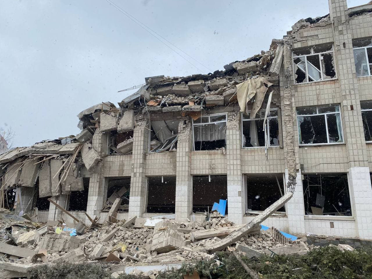 В результате мощного удара по Житомиру была разрушена школа