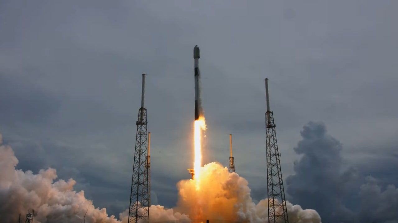 Falcon 9 компании SpaceX стартовала на орбиту с 88 спутниками