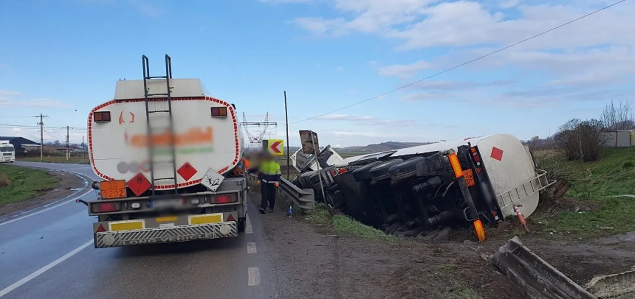 В Румынии перевернулись автоцистерна с дизтопливом и цистерна с водой