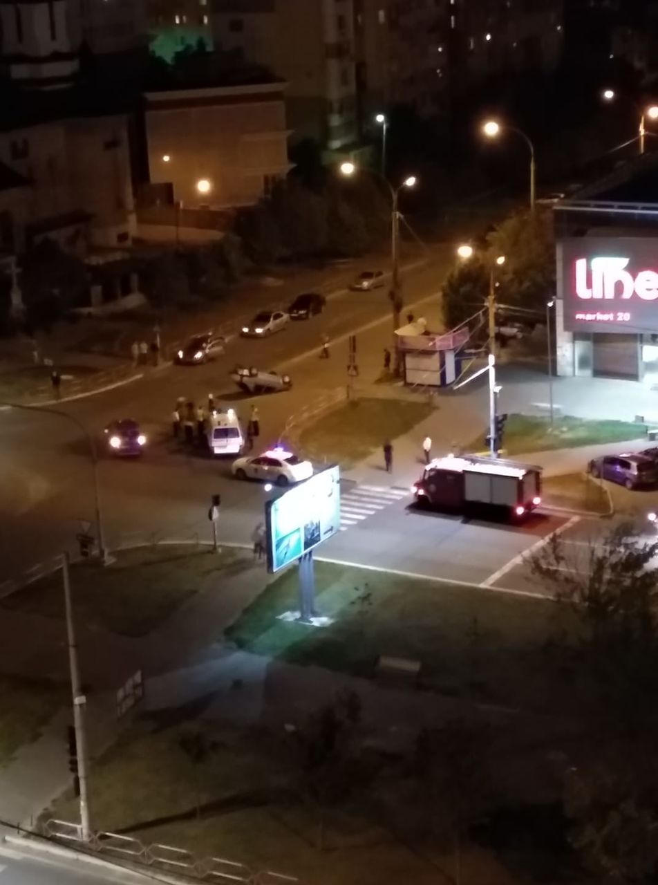 На Чеканах столкнулись две "Дачии", одна из них перевернулась