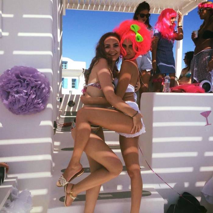 Cu o zi înainte de nuntă, Xenia Deli a dat o petrecere de zile mari