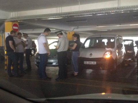 O pisică, părăsită într-o mașină din parcarea Aeroportului Chișinău. A fost salvată după 3 zile