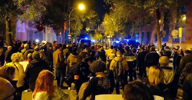 Участники протестов в Каталонии спели на русском «Калинку»