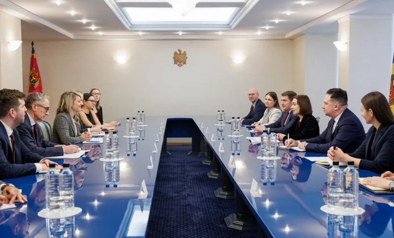 Санду обсудила с главой МИД Канады ситуацию в регионе, войну в Украине