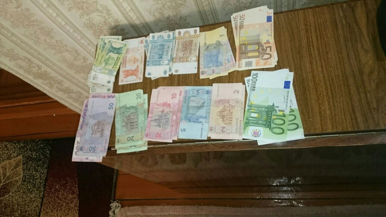 Scheme ca în anii '90 la Ocnița: Doi indivizi, reținuți pentru șantaj şi ameninţare cu moartea