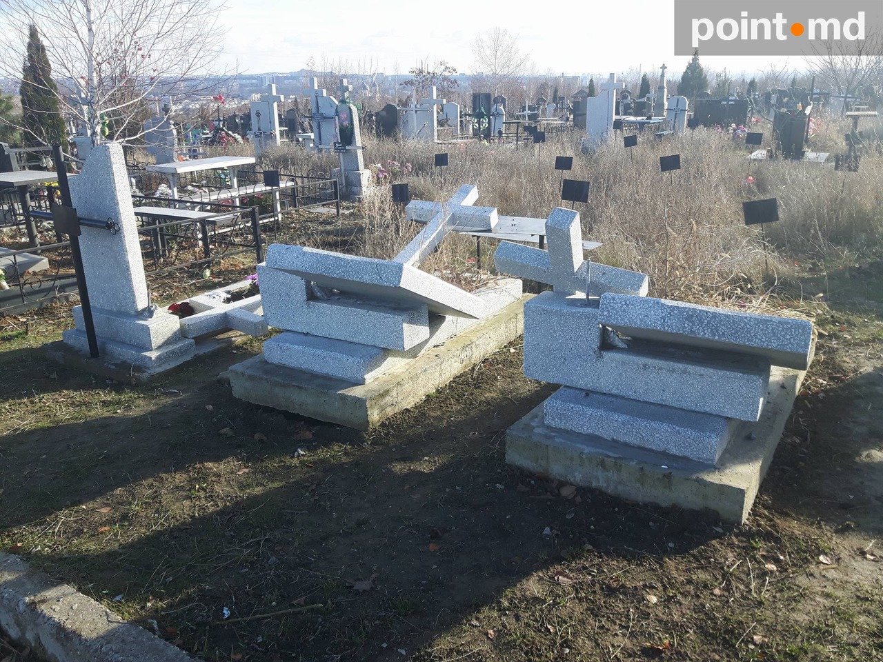 Morminte vandalizate la cimitirul Sf. Lazăr din Chișinău