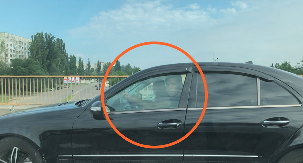 Mercedes, за которым гнались 6 экипажей полиции, вновь на дороге