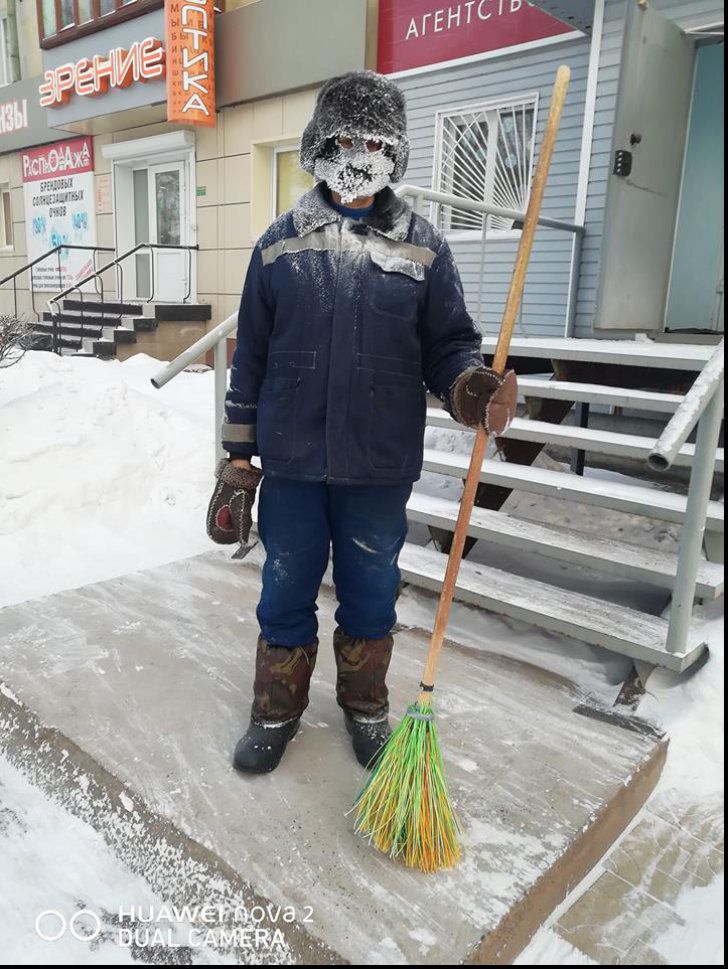 Cum arată viaţa de măturător în Siberia, la -37 de grade Celsius