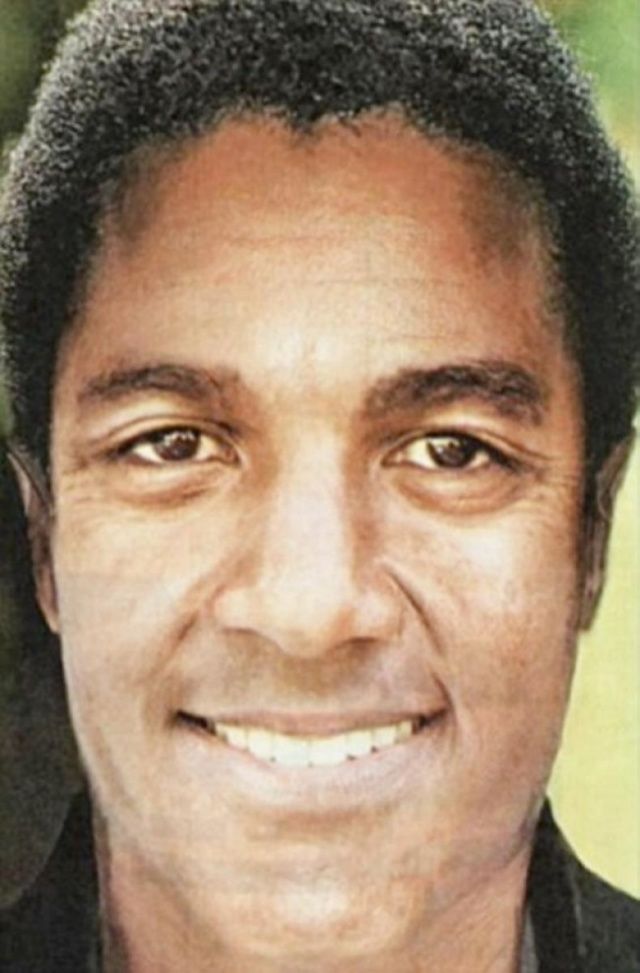 Cum ar fi arătat Michael Jackson dacă nu şi-ar fi făcut nicio operație estetică