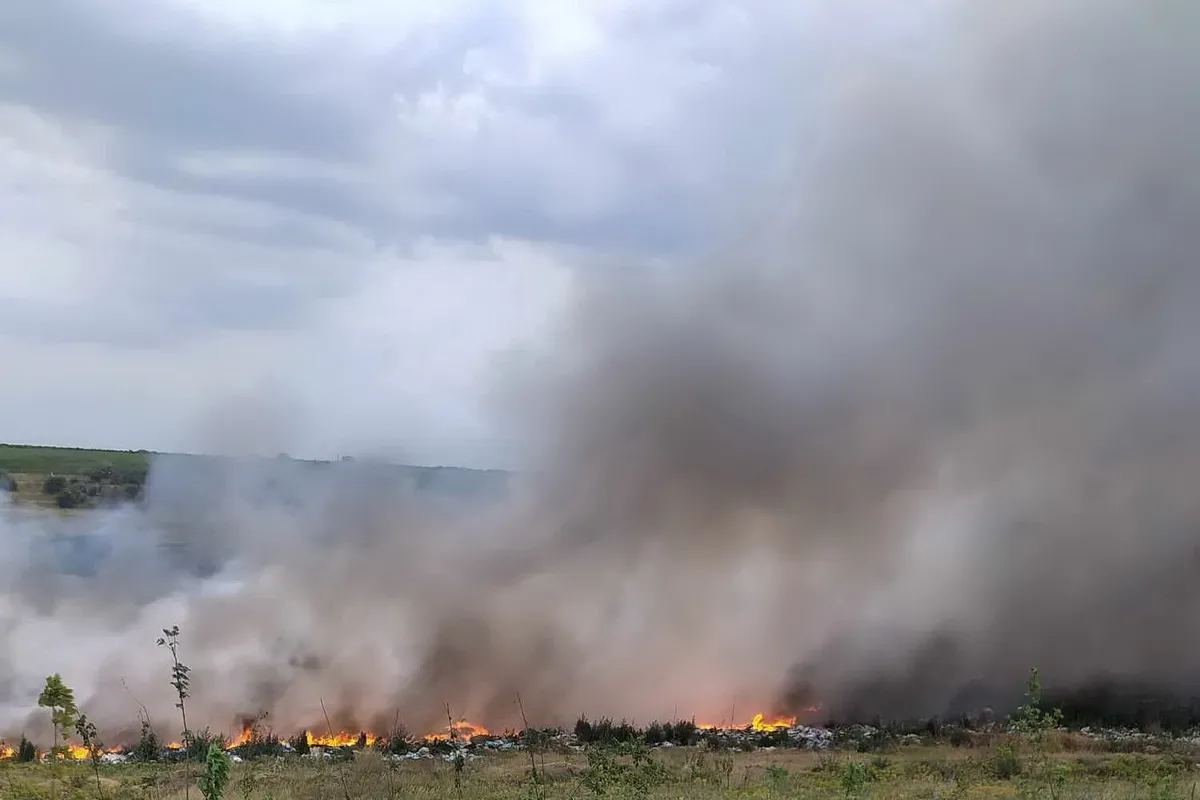 В Чишмикиойе неизвестные подожгли мусоросвалку