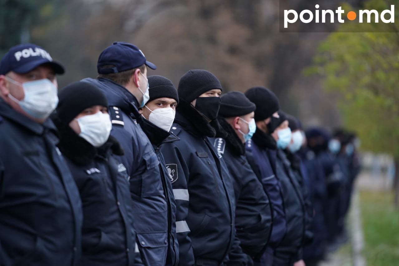 В центре Кишинева прошел масштабный митинг: люди требуют досрочных выборов