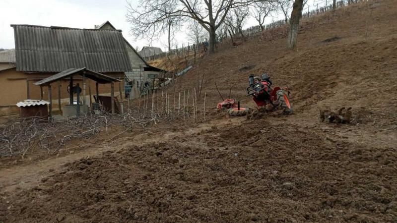 В Ниспоренском районе мужчина получил серьезные травмы, попав под мотоблок