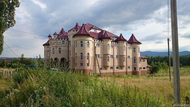 Румынское население самого богатого села Украины поднялось на торговле спиртом