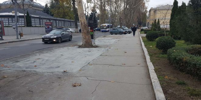 "Шедевр" из залатанных ям на улице 31 августа спрятали под краску