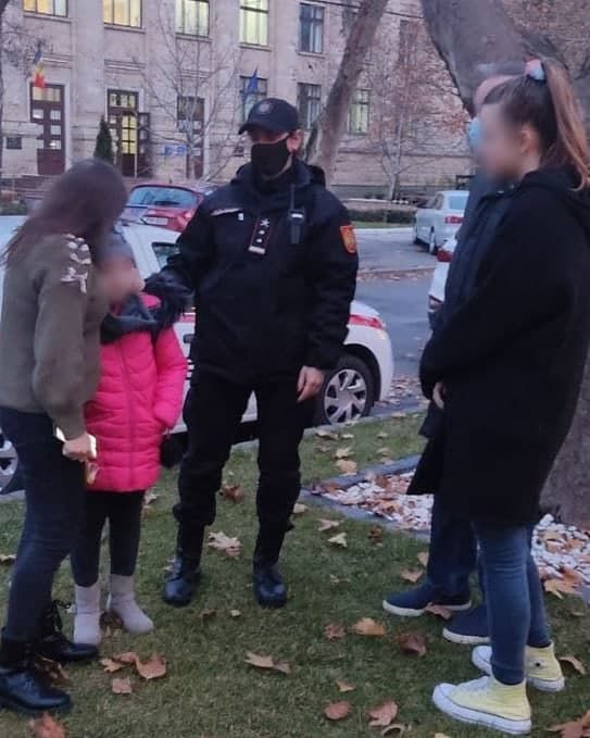В Кишиневе карабинеры помогли заблудившейся 9-летней девочке благополучно вернуться домой