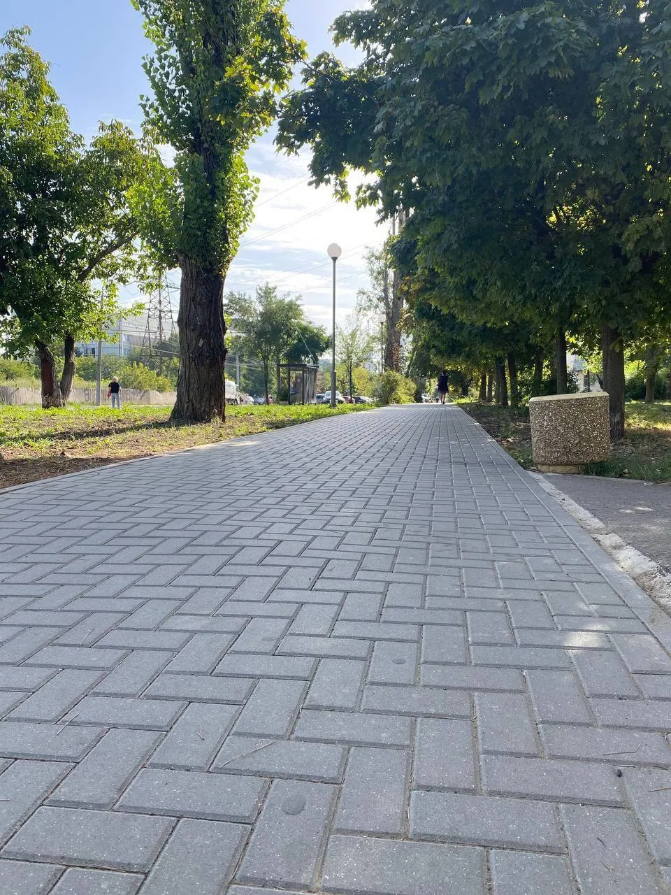 Завершены работы по восстановлению сквера на столичной улице Гренобля