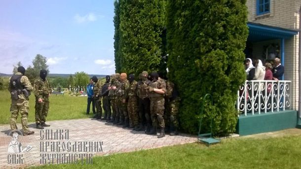 "Правый сектор" напал на храмы УПЦ Московского патриархата