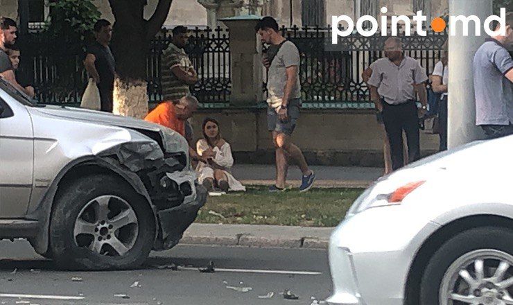 В центре столицы произошла авария с участием BMW