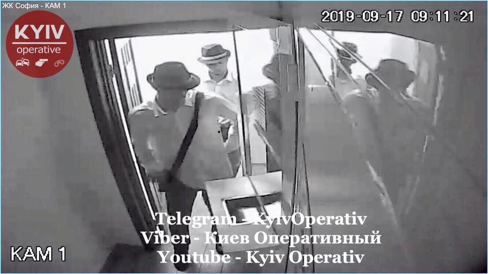 В Киеве "стиляги" на Porsche ограбили обменник
