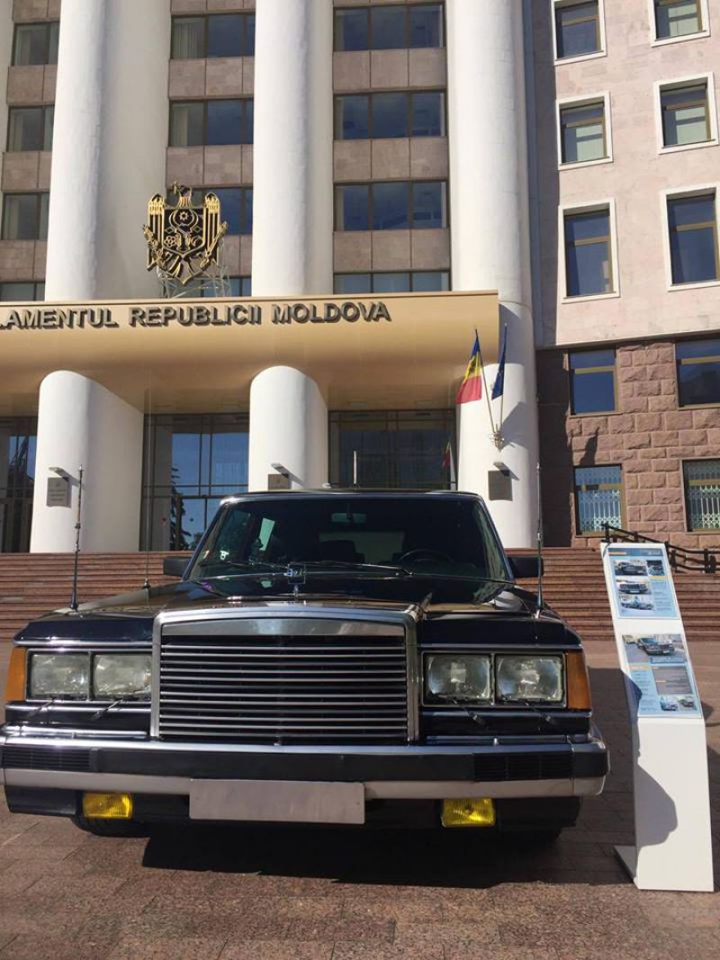 „Barsetka” și două mașini de epocă vor fi expuse astăzi în cadrul muzeului Parlamentului