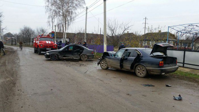 Три человека попали в больницу в результате аварии в Бричанах