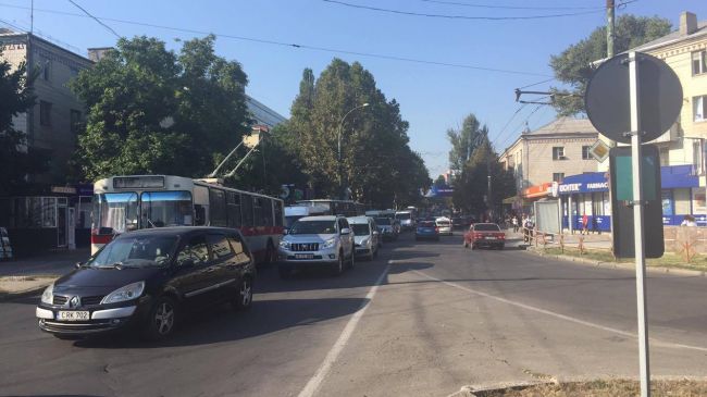 Рабочая неделя в Кишиневе началась с пробок