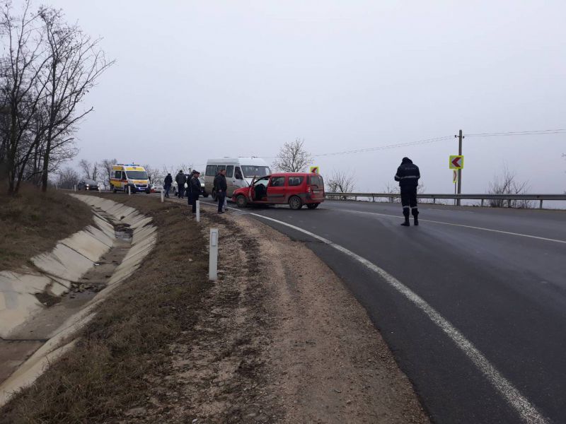 Пассажирка рейсового микроавтобуса пострадала в ДТП