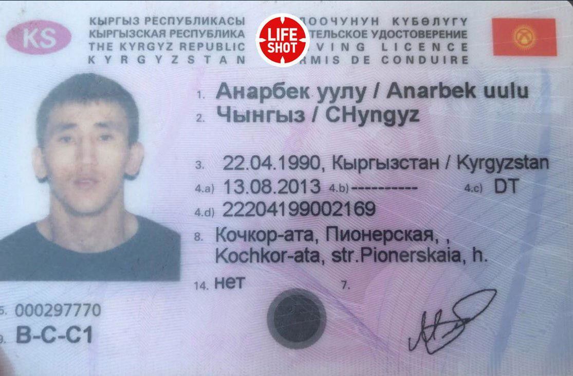 В центре Москвы водитель такси въехал в толпу пешеходов