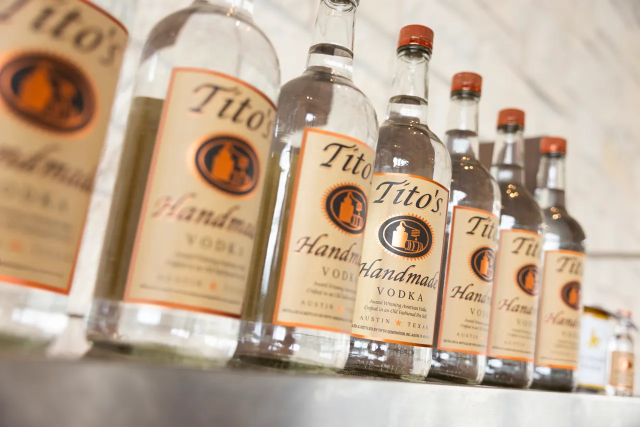 Tito’s Handmade Vodka: Первая в мире водка ручной работы теперь и в Молдове