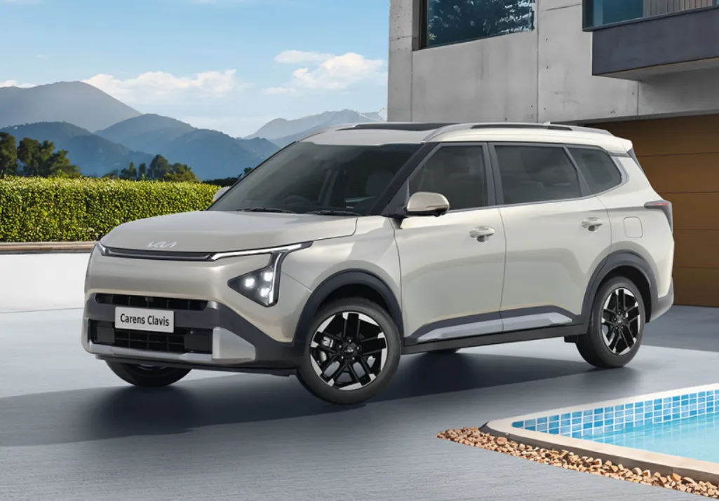Kia представила бюджетный кроссовер Carens Clavis с тремя рядами кресел