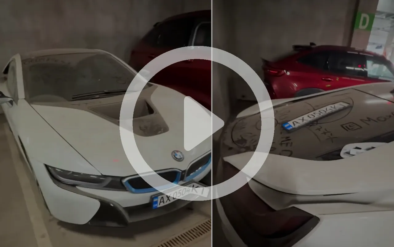 Un supercar abandonat cu numere ucrainene a fost vandalizat într-o parcare din Capitală