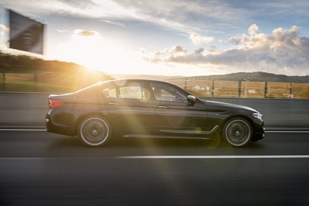 BMW представила мощную обновленную "пятерку"