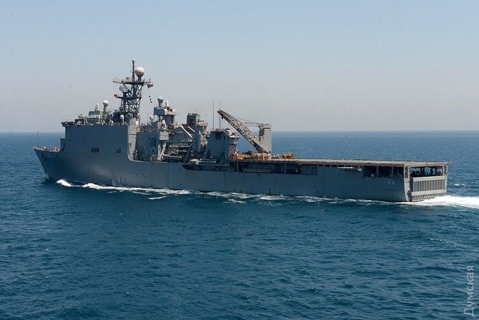Американцы послали в Одессу десантный корабль, 500 морпехов и ракетный эсминец Ross