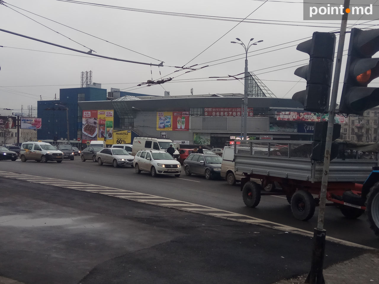 Rătăcită în giratoriu? Adevărul despre accidentul ciudat din Capitală