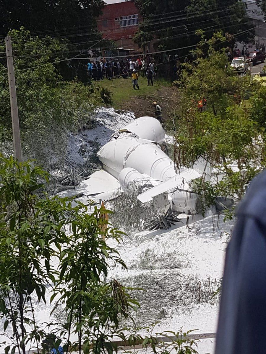 Самолёт разломился надвое в аэропорту в Гондурасе