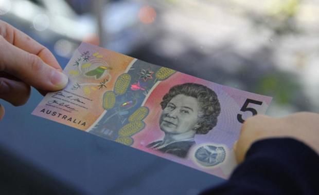 Primul dolar tactil, pus în circulație de Banca Centrală din Australia